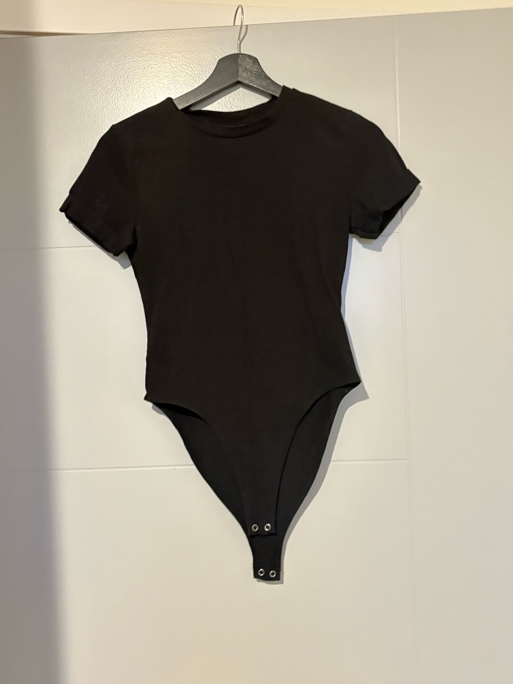 Forever 21 Black Short-Sleeve Snap-Front Kids Bodysuit